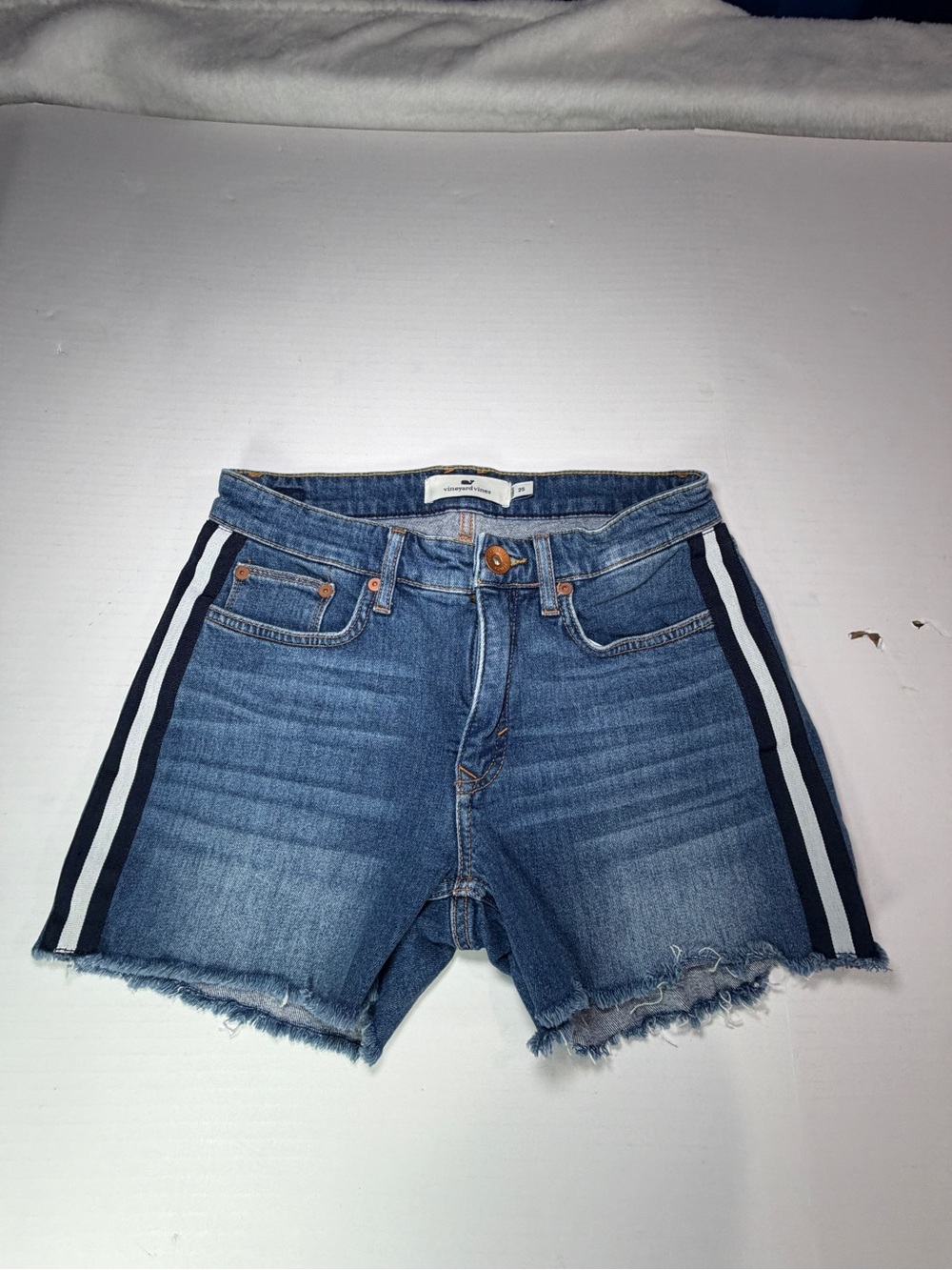 Vineyard Vines Medium Blue Denim Jeans shorts with Logo Waistband